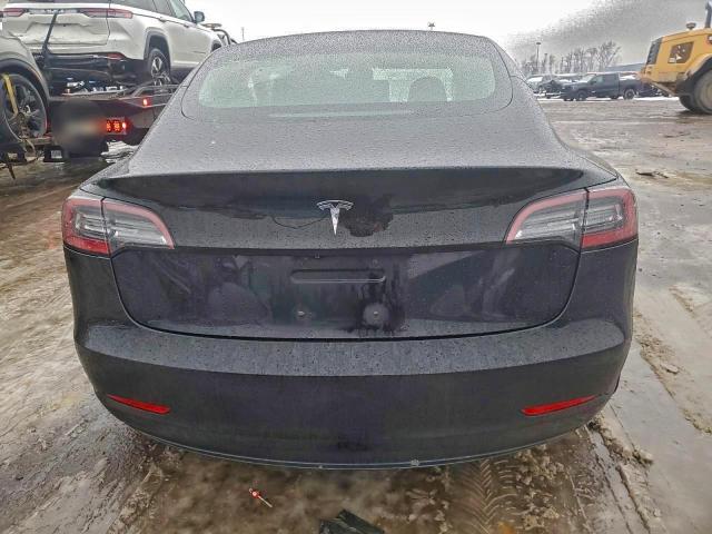 Tesla Model 3 Image 11