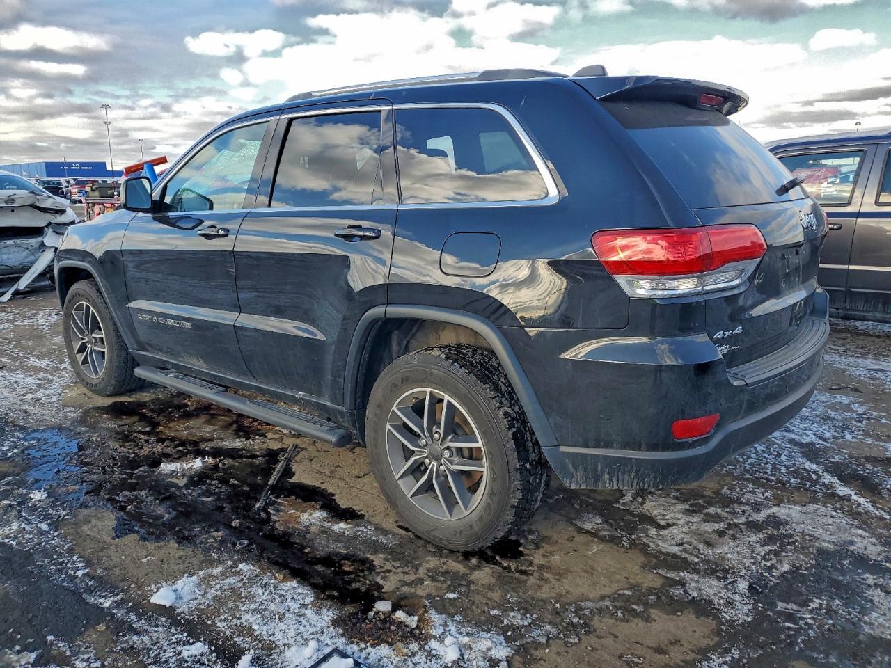 Jeep Grand Cherokee Laredo Image 2