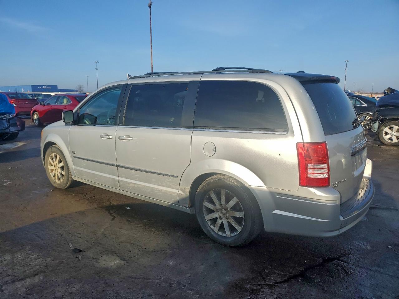 Chrysler Minivan Touring Image 5