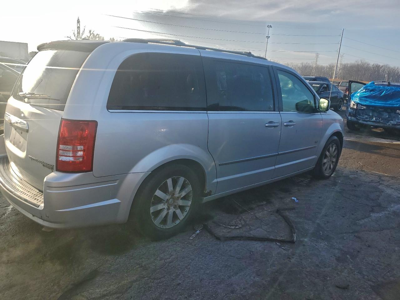 Chrysler Minivan Touring Image 10