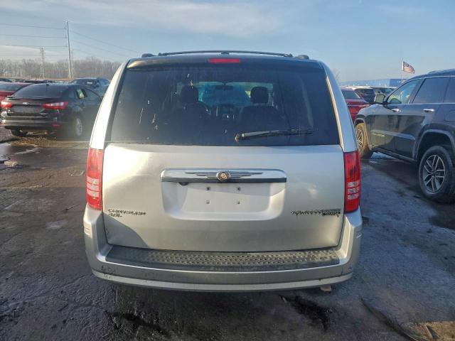Chrysler Minivan Touring Image 9