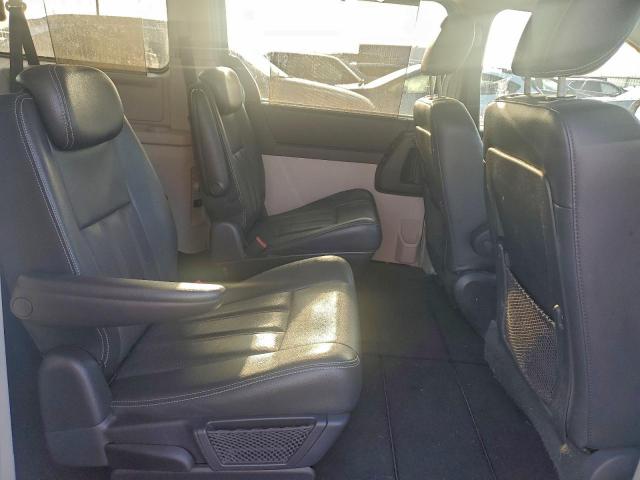 Chrysler Minivan Touring Image 11