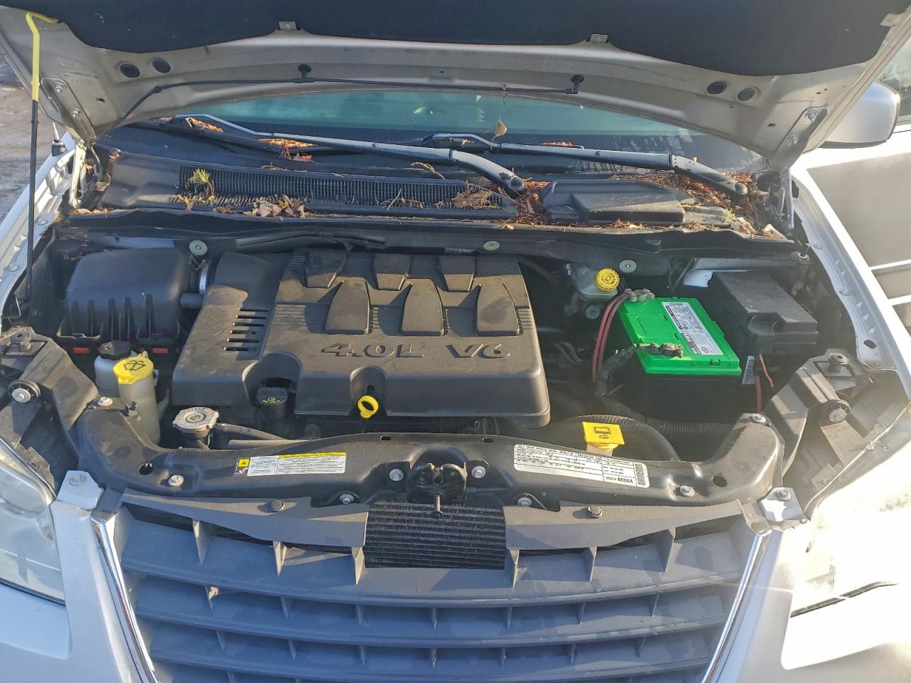 Chrysler Minivan Touring Image 13