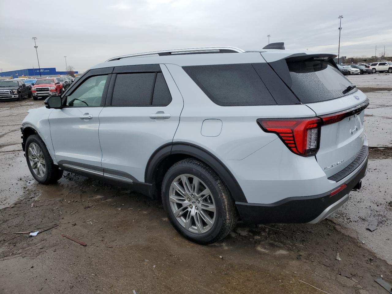 Ford Explorer Platinum Image 2