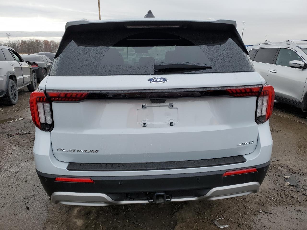 Ford Explorer Platinum Image 7
