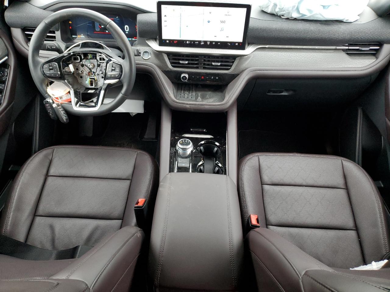 Ford Explorer Platinum Image 12