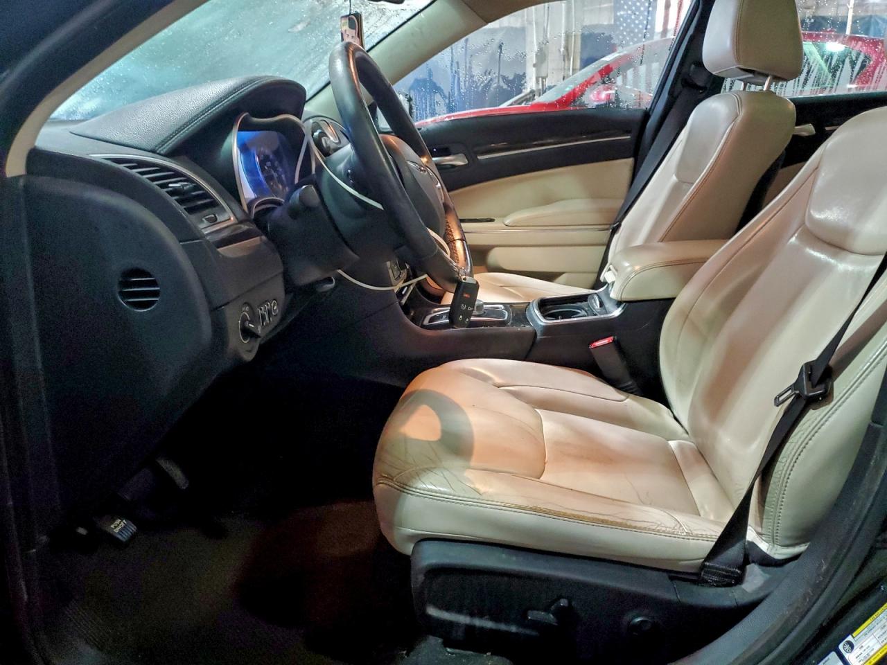 Chrysler 300 Limited Image 7