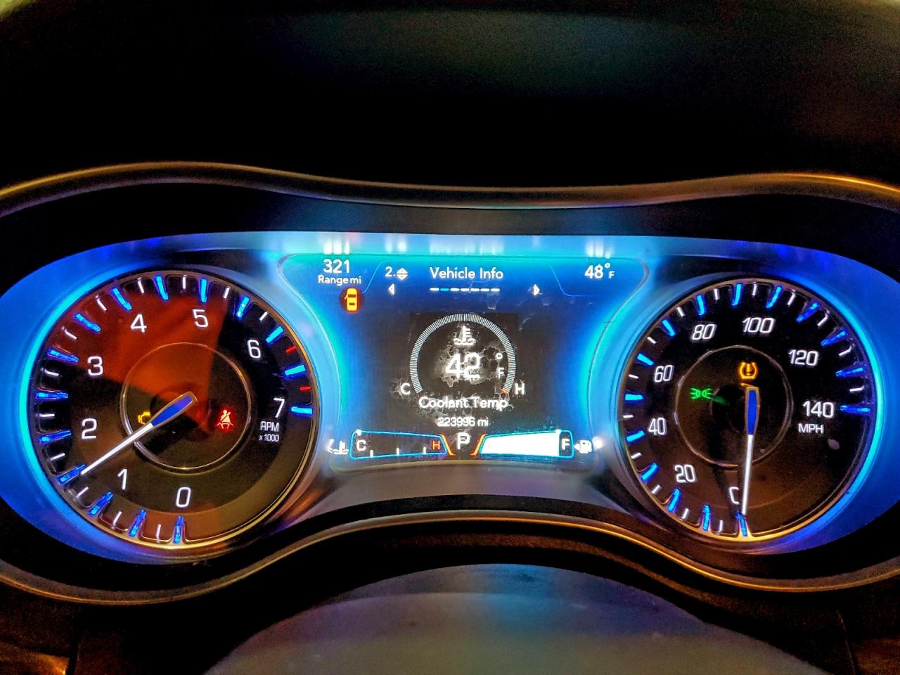 Chrysler 300 Limited Image 11