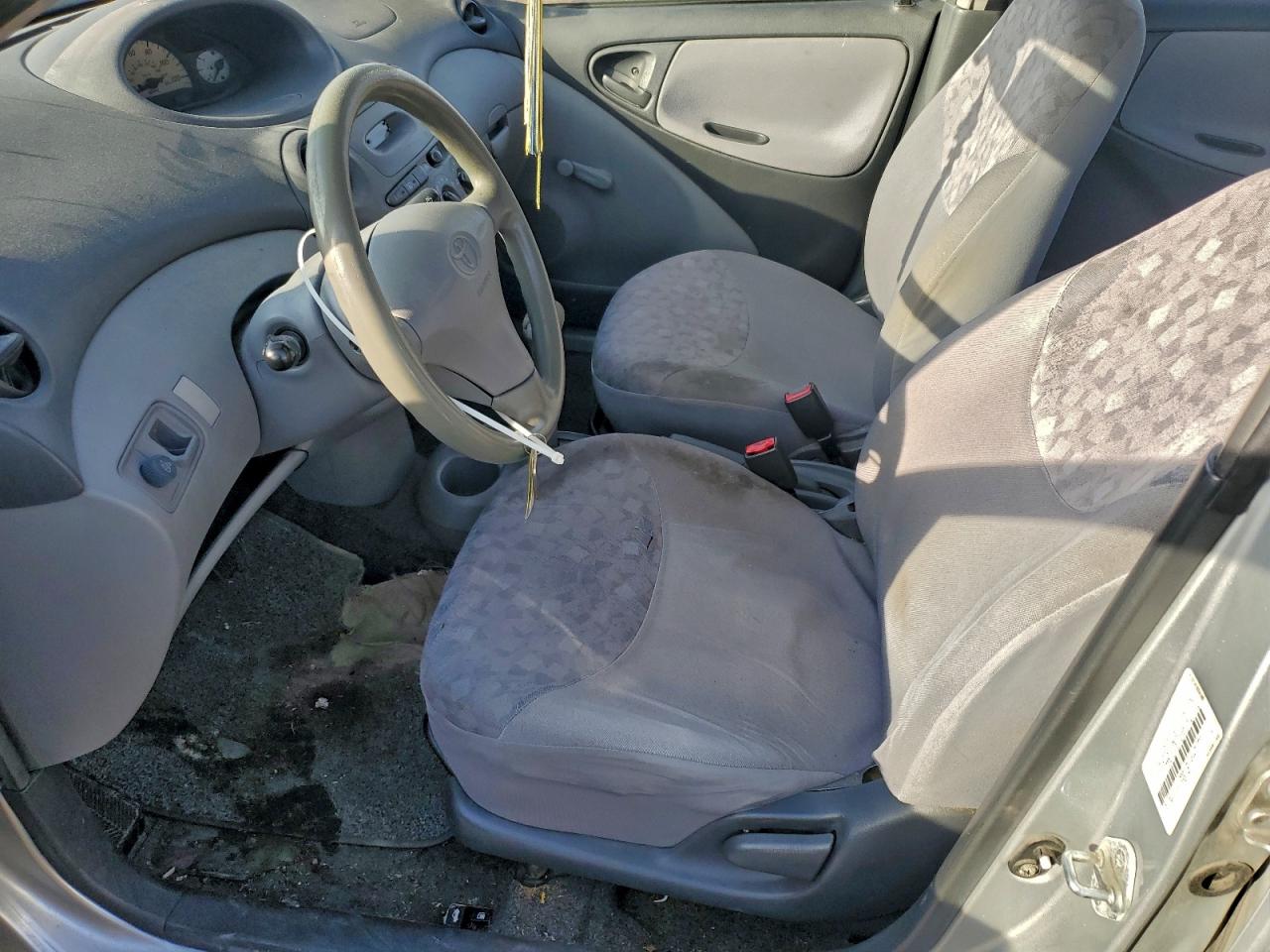 Toyota ECHO Image 10