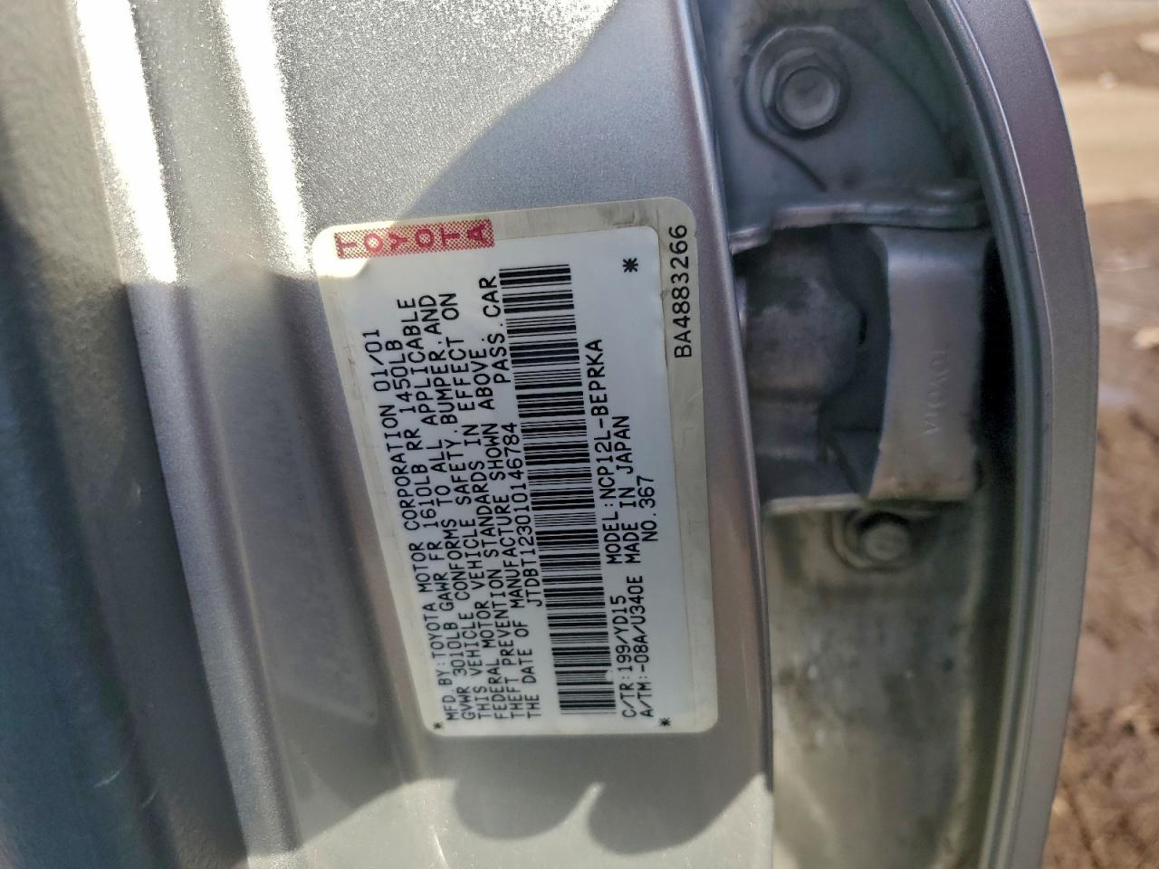 Toyota ECHO Image 11