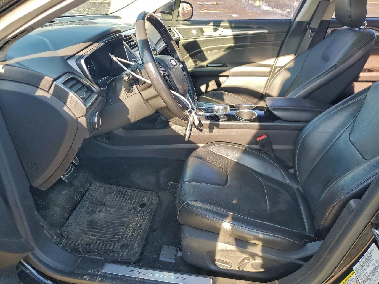 Ford Fusion Titanium Image 12