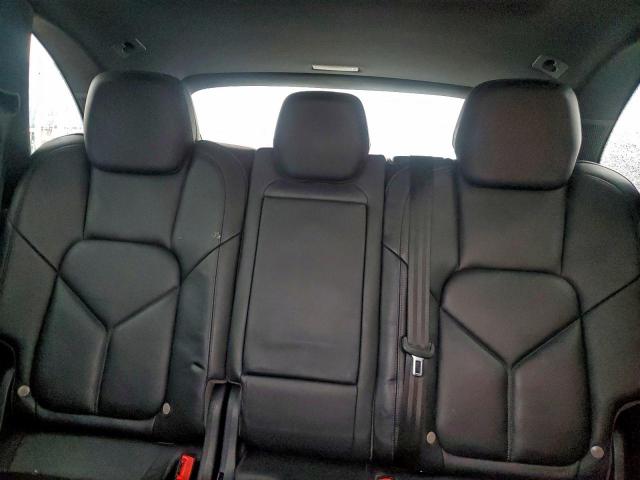 Porsche Cayenne Image 5