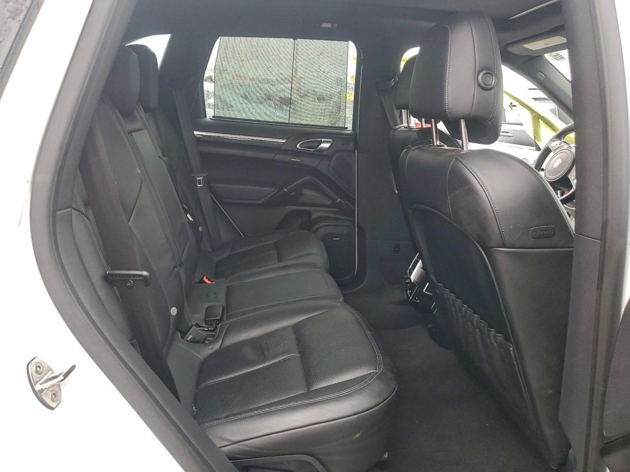 Porsche Cayenne Image 8