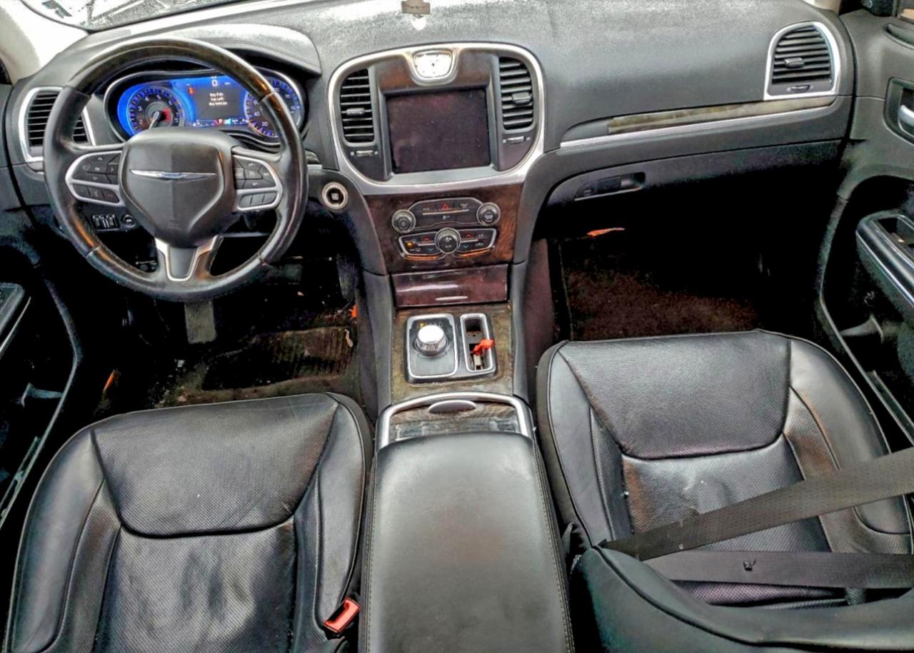 Chrysler 300 Image 8