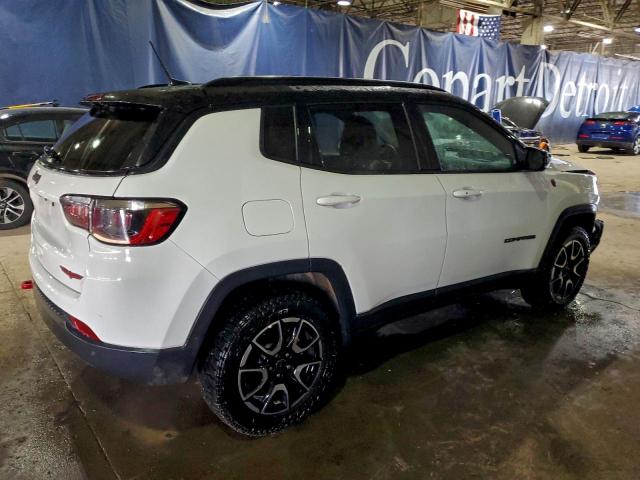 Jeep Compass Trailhawk Image 11