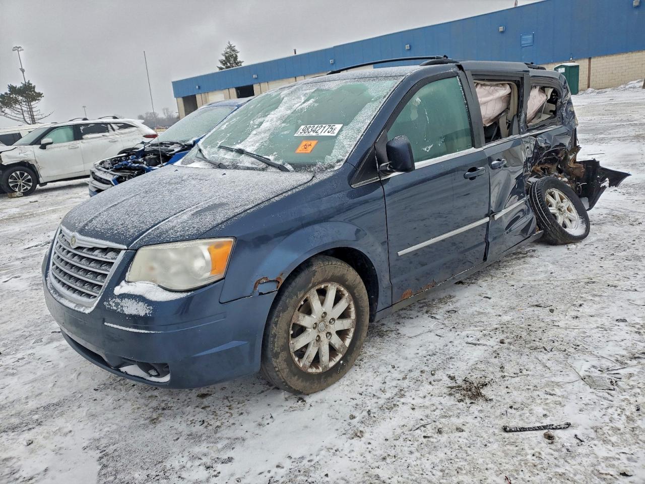 Chrysler Minivan Touring Image 1