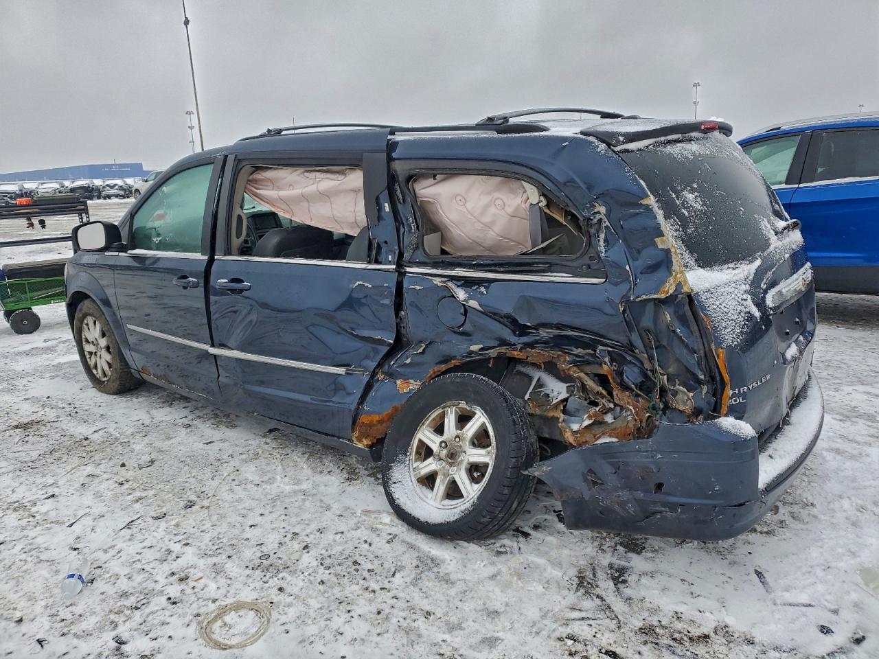 Chrysler Minivan Touring Image 11