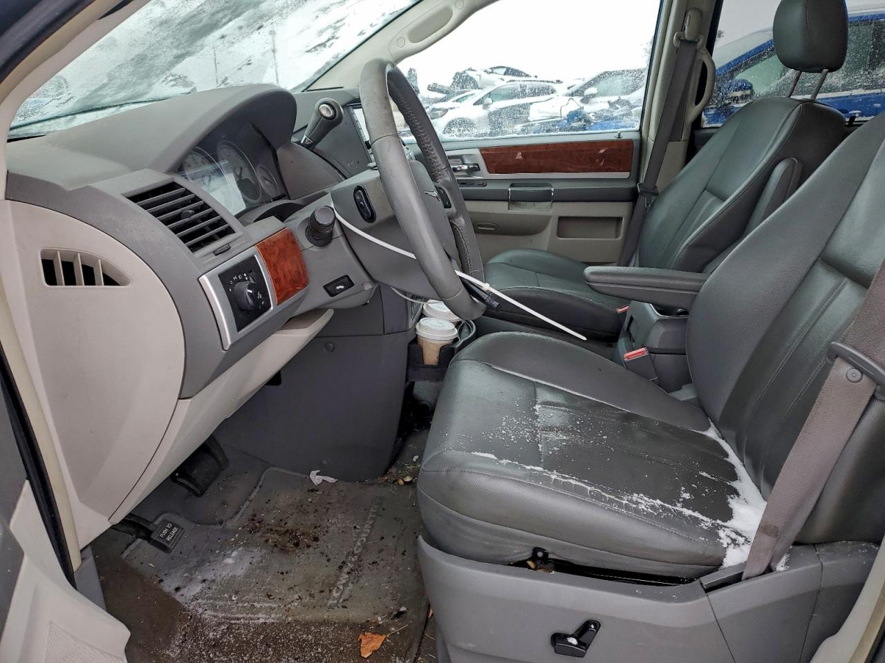 Chrysler Minivan Touring Image 4