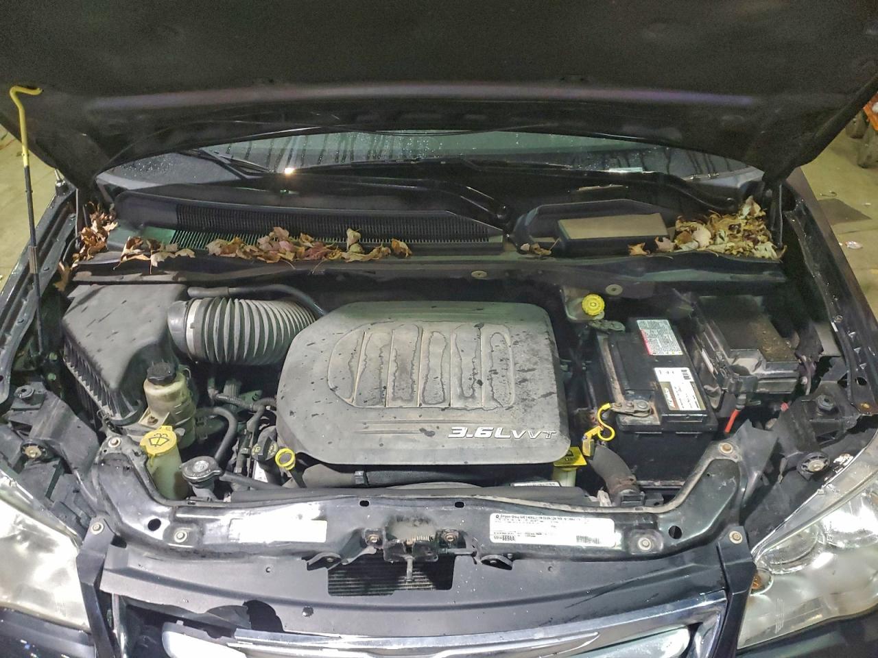 Chrysler Minivan Touring Image 5