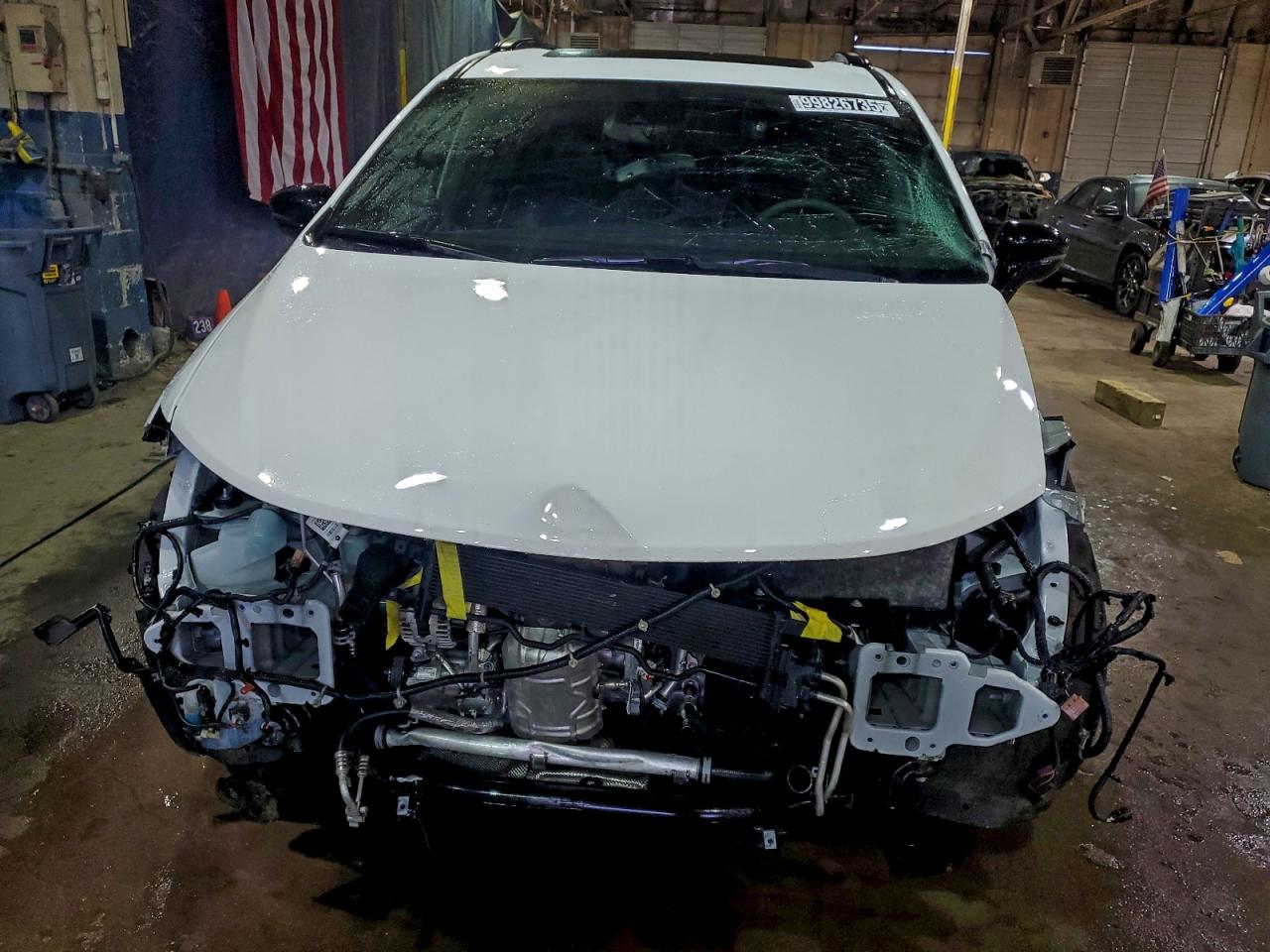 Chrysler Pacifica Limited Image 2