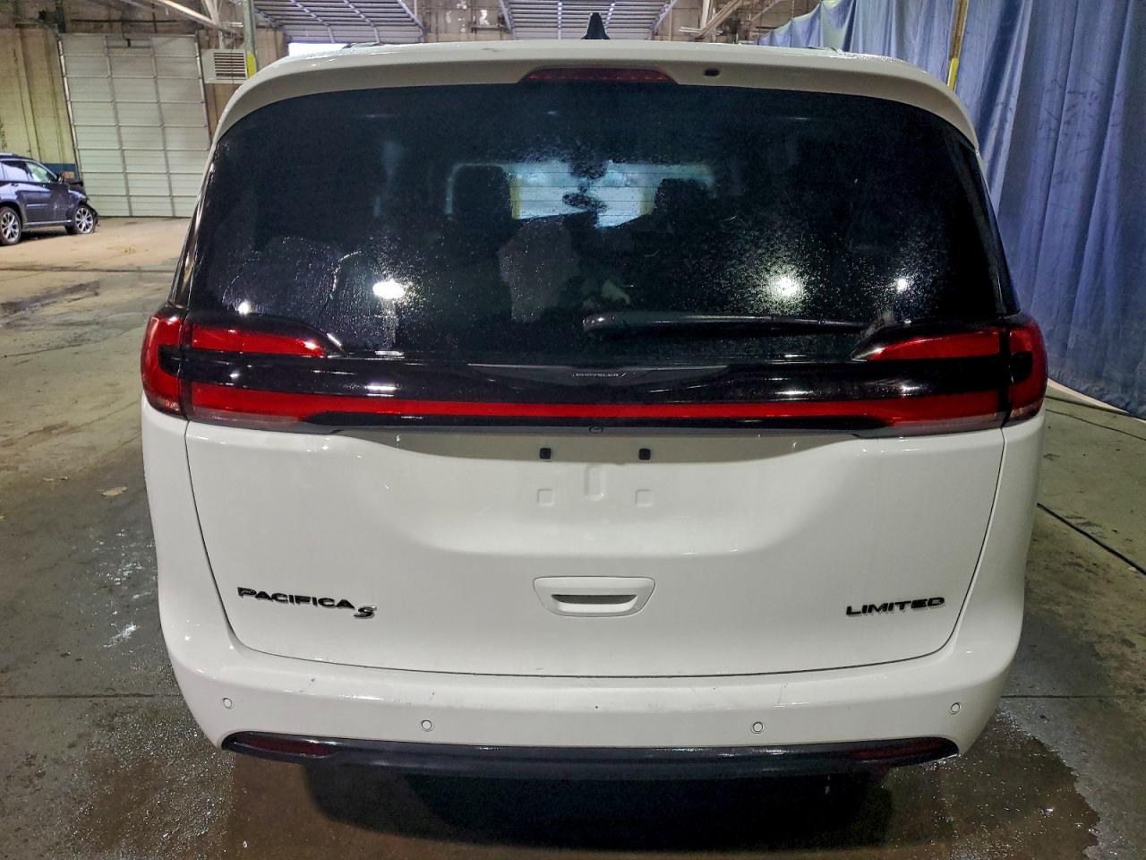 Chrysler Pacifica Limited Image 5