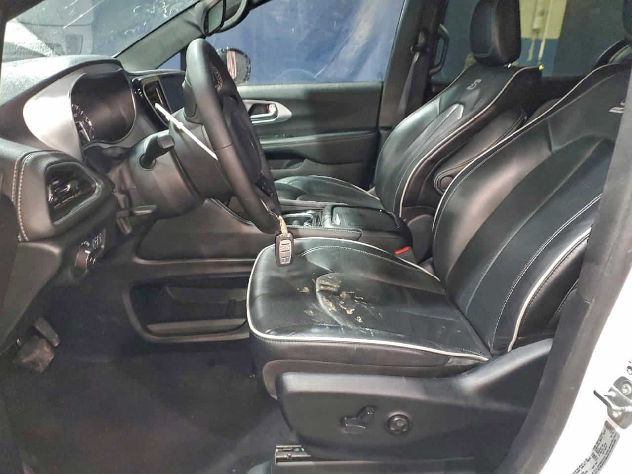 Chrysler Pacifica Limited Image 11