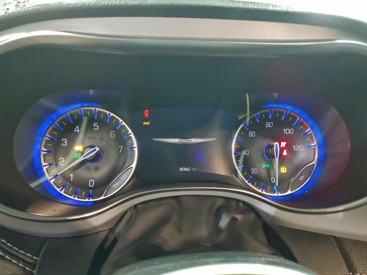 Chrysler Pacifica Limited Image 3