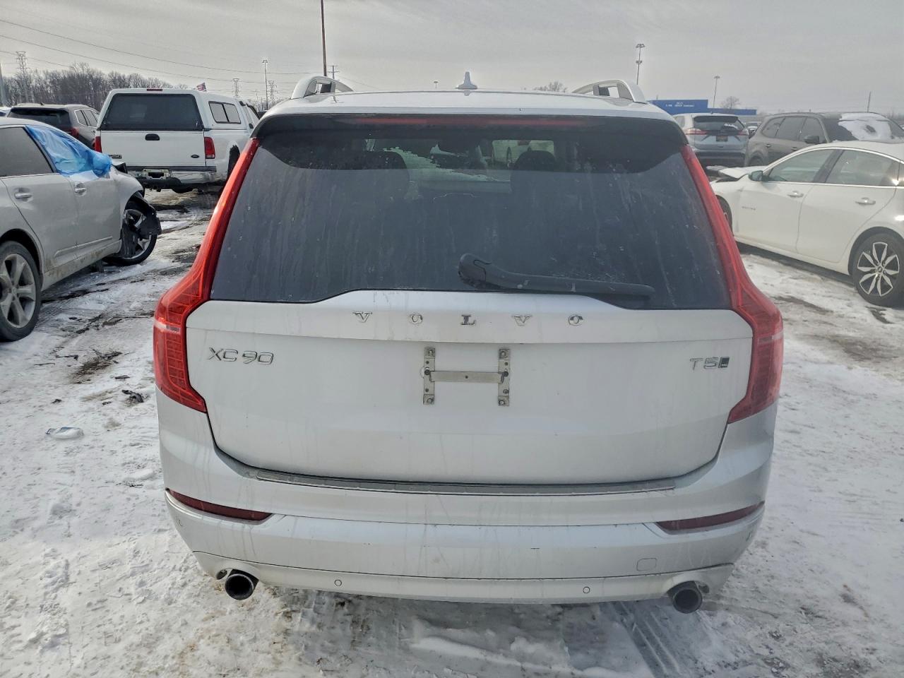 Volvo XC90 T5 Image 11