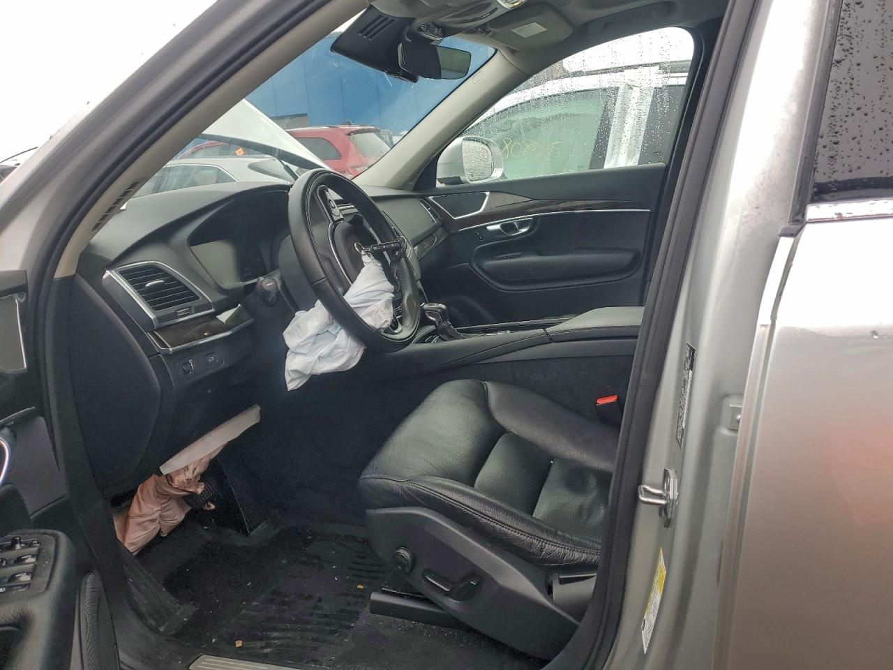 Volvo XC90 T5 Image 8