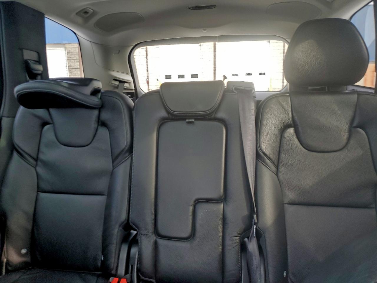 Volvo XC90 T5 Image 10