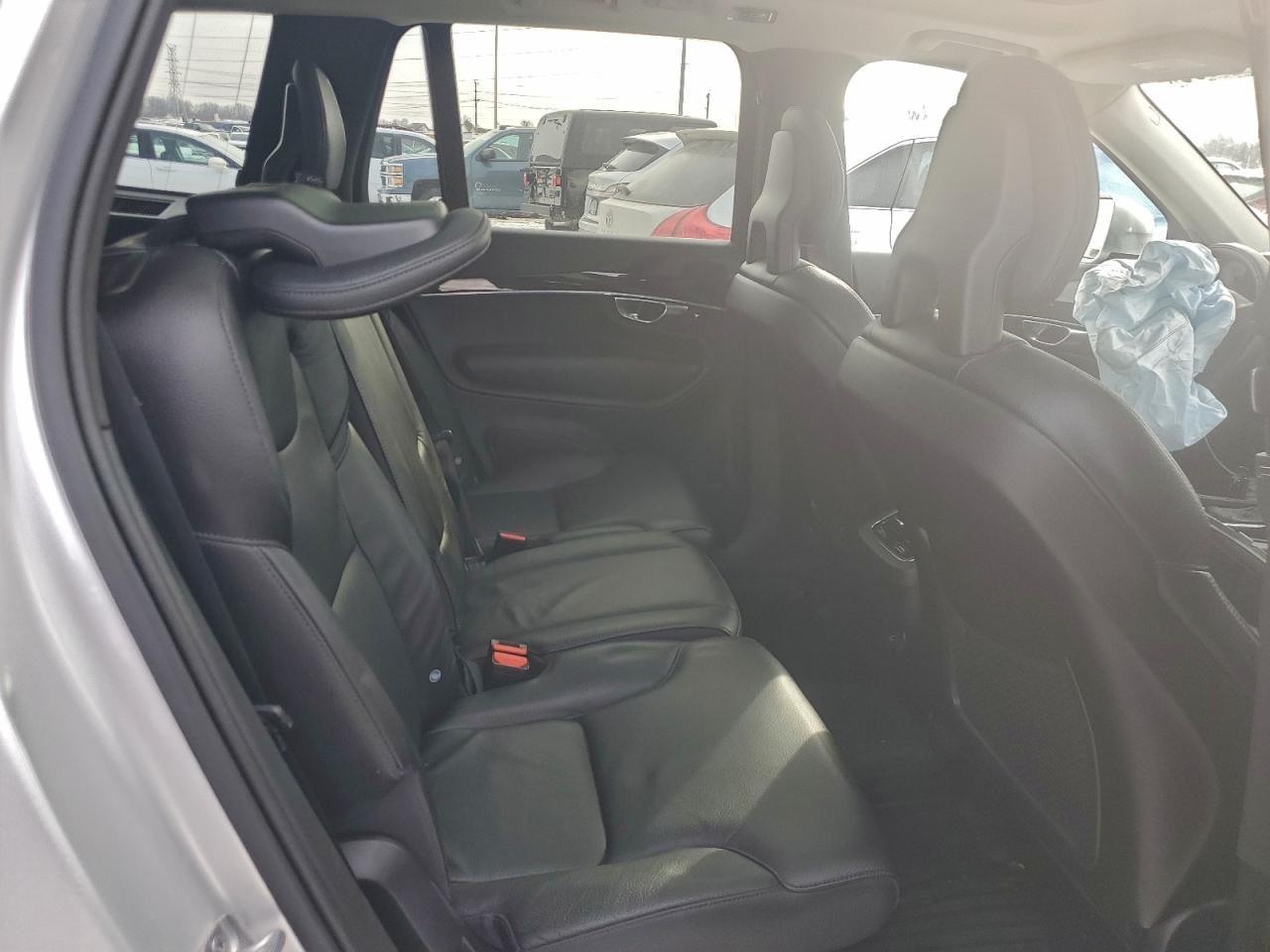 Volvo XC90 T5 Image 9